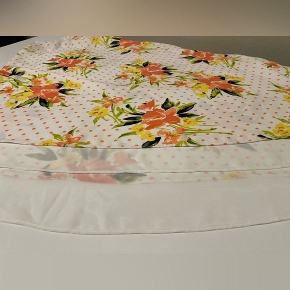 EST. 1946 Floral Sleeveless Top - Size Large - Picture 9 of 10